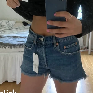 Zara jeansshorts  - (Lånad bild) Helt nya oanvända jeansshorts från zara 