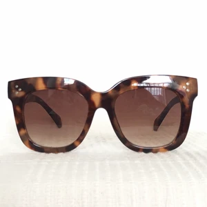 Solglasögon  - Snygga brillor 🤎 fraktar eller möts i Fridhemsplan 👼