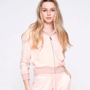 Söker  - Söker en billig kofta i xxs/ mölgligenxs men helst xxs. I ljusblå eller ljusrosa för bra pris. Tänker mig 400 eller lite mer eller billigare