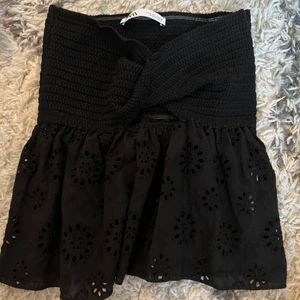 Tub topp zara  - Snygg topp från zara i strl S. Toppen är knappast använd och passar till det mesta! 