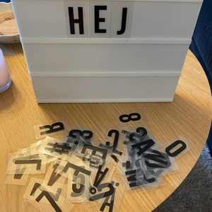 Lys lampa med bokstäver  - En batteridriven lampa med bokstäver/siffror. Skapa eget ord/quote