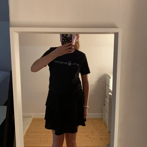 Sail racing t-shirt - En sail racing t-shirt i storlek 170, men passar mig som vanligtvis har S/M, köpt på kidsbrandstore😚