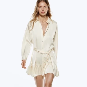 Zara klänning - Så snygg långärmad klänning från zara! Använd en gång.😍 slutsåld