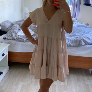 Klänning  - Najs som strandklänning, kan användas till vad som helst, as najs material 