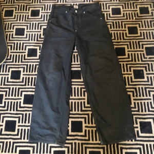 Lee byxor  - Lee byxorr använda ett par gånger. Dem sitter baggy om det är de du söker.