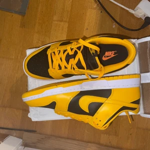 Nike Dunk goldenrod  - Storlek 45  Trasig låda  Oanvända 