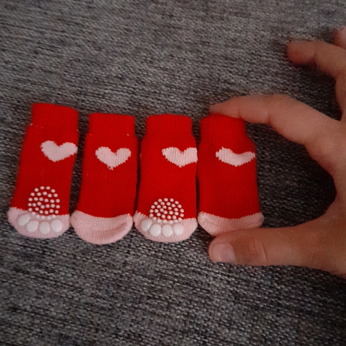 Strumpor för djur! Dom är små, men skulle tro att dom passar för små hundar tex: chivavor