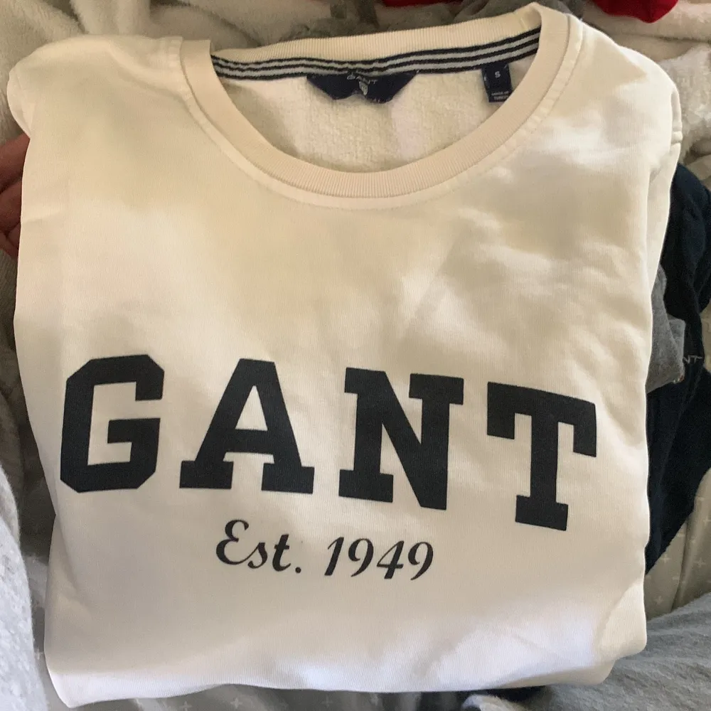 Sweatshirt från Gant i storlek S. Väldigt bra skick då den är använd ett fåtal gånger.. Tröjor & Koftor.