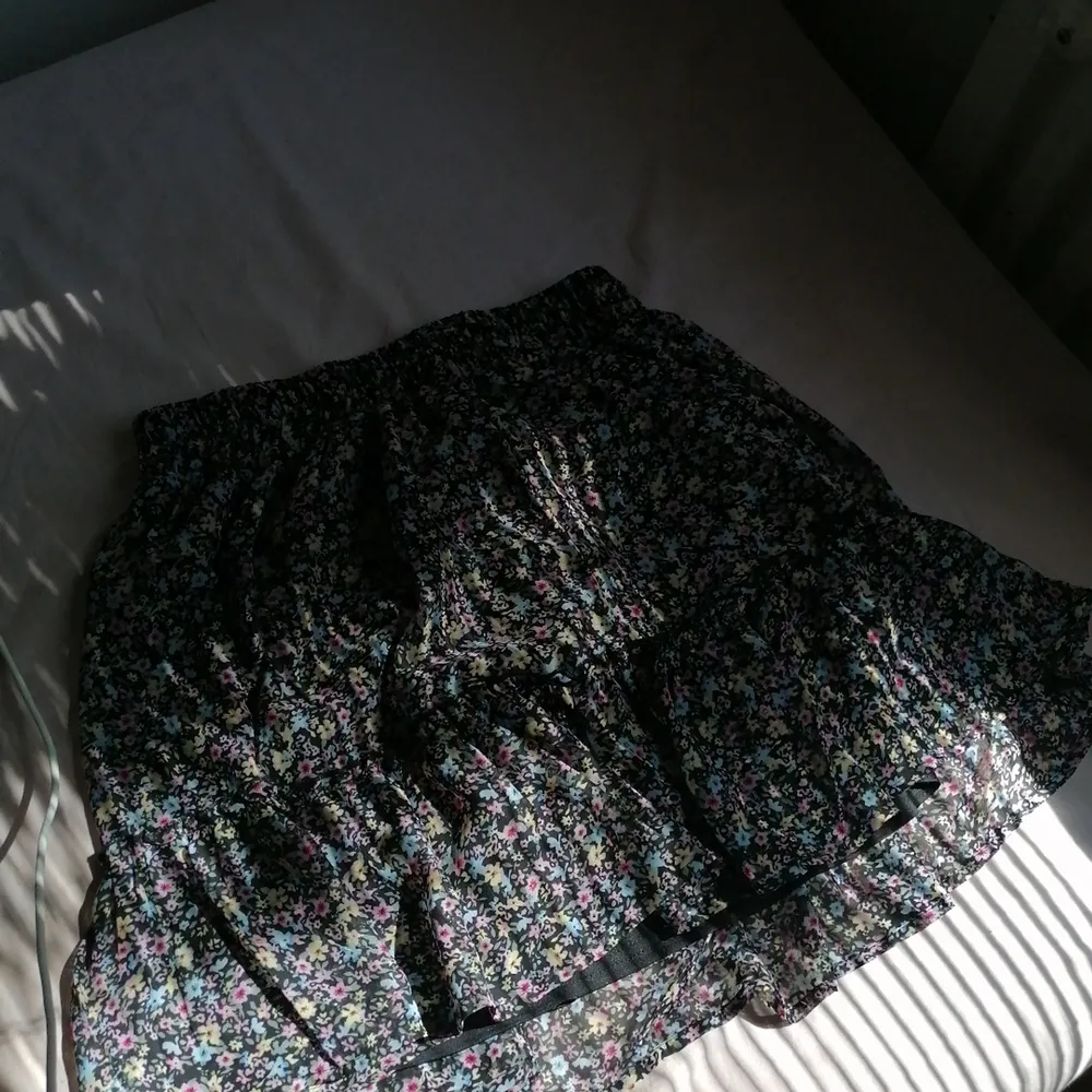 The skirt is good it so good  hop you want  to buy plssbuy ❤️. Kjolar.
