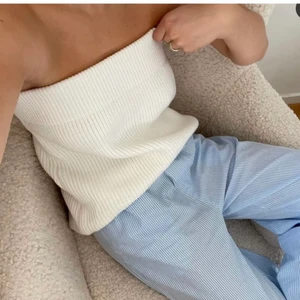 Stickad kjol/topp från Zara - Trendig stickat kjol från Zara som även funkar bra som topp, fin t sommarn😍 Köpt på Plick, säljer då den ej används. Endast provad av mig o jättebra skick!