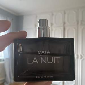 Säljer nu min Caia parfym som ni på på bilden hur mycket det är kvar! Luktar så gott och håller verkligen länge men jag har så mycket parfymer & denna kommer inte av användning av mig!💕