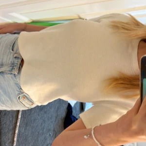 Stickad t-shirt - Vit stickad t-shirt från zara🤍