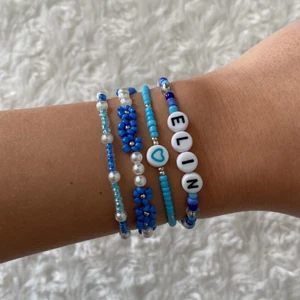 Armband  - Vid köp av 4 frifrakt annars ligger frakt på 15kr🫶🏼 Alla armband på bilderna kostar mellan 26-35kr🫶🏼 Hör av er för exakta priser och ev frågor🫶🏼 Kan självklart designa efter egna önskemål💖💖