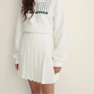 Tennisskirt - Vit tenniskjol från NAKD i stl 34. Nypriset var 399kr. Köparen står för frakten!☺️ (lånade bilder)