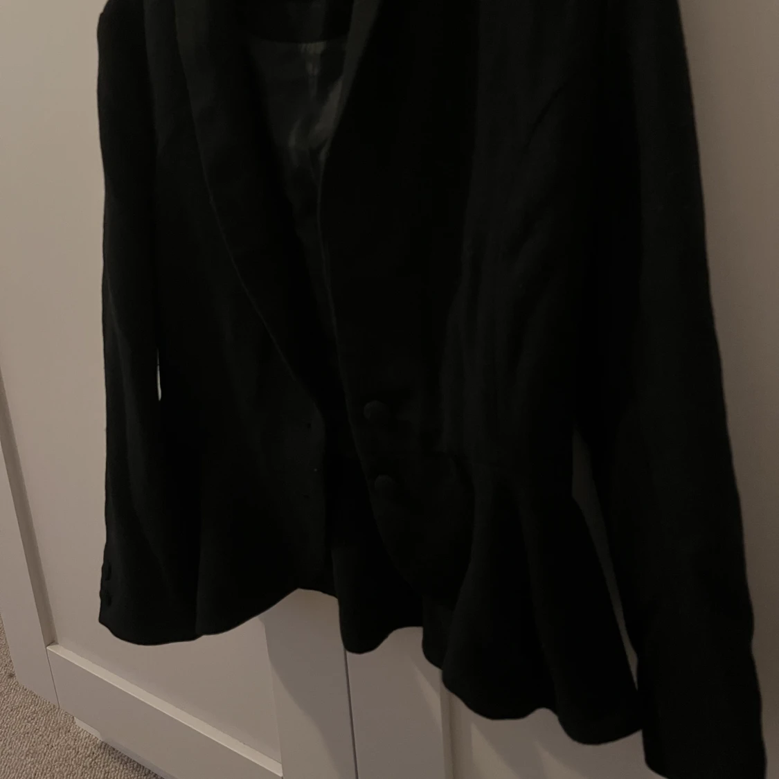 Kort kappa med volanger - 91