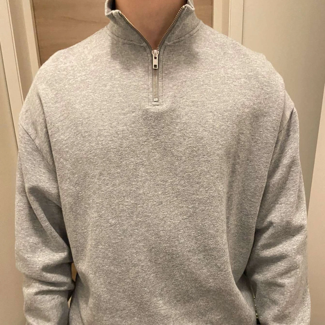 Grå sweatshirt
