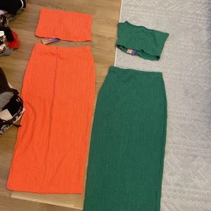 Kjol+topp  - Storlek S  Aldrig använda  Kjol + topp  150 per set eller båda för 250 kr 