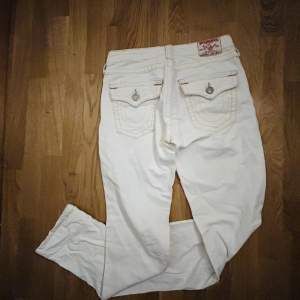 Så snygga vita lågmidjade true religion jeans som inte säljs längre !