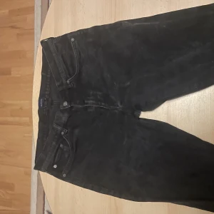 Svarta gant jeans - Svarta gant jeans Bra skick men använda en del Nypris 900kr