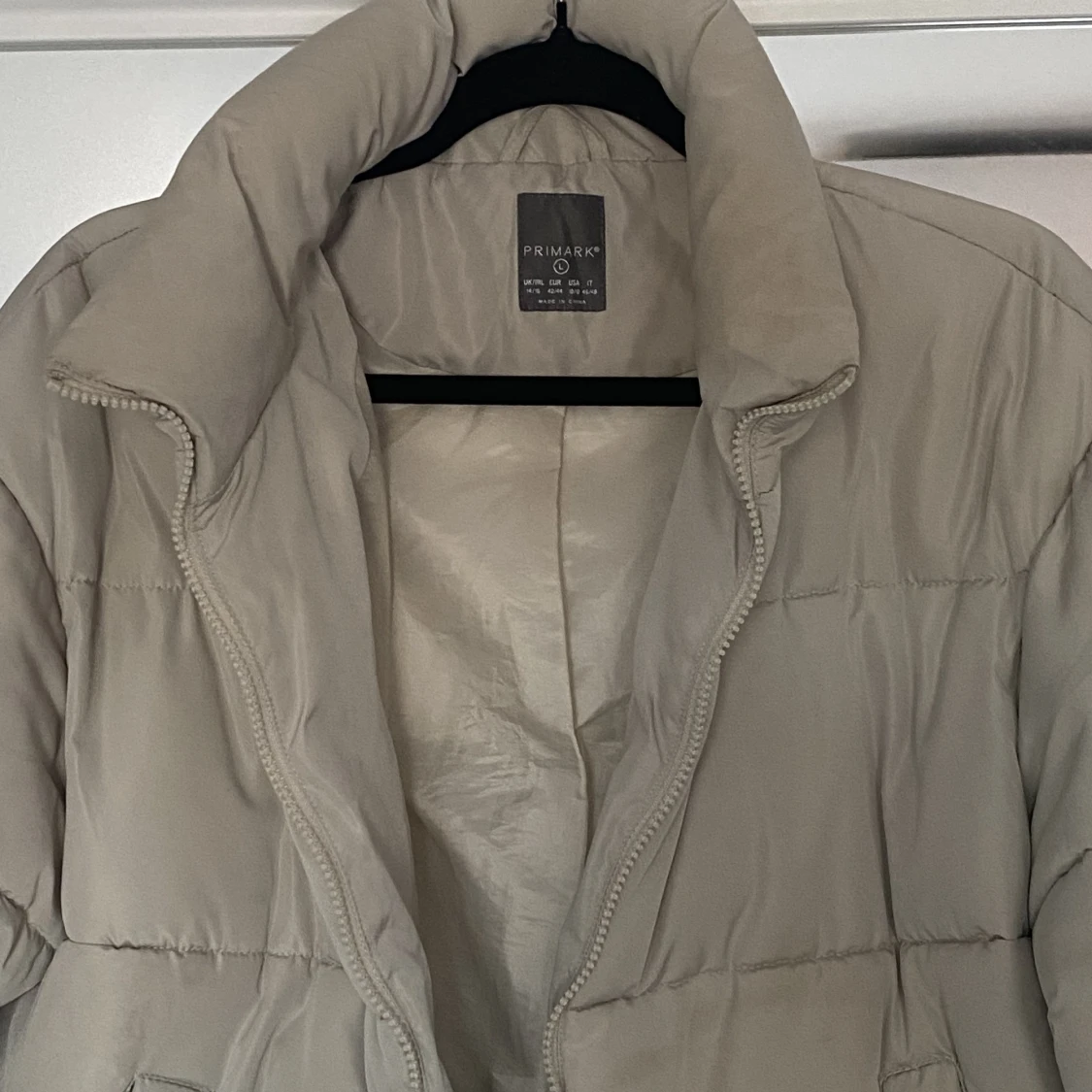 Beige puffer jacket - 91