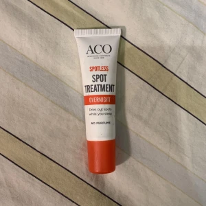 Aco Spot Treatment - Säljer denna Aco Spot Treatment, använd 3 ggr väldigt lite då jag märkte att den inte funger för min hud. || Köparen står för frakten || Köpt för 90kr ||