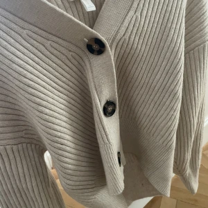 Kofta - Kofta från hm , nästan oanvänd i fint skick 