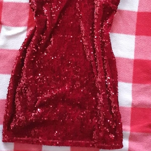 Fi n fest klänning  - Bara provat och passar xs_ s