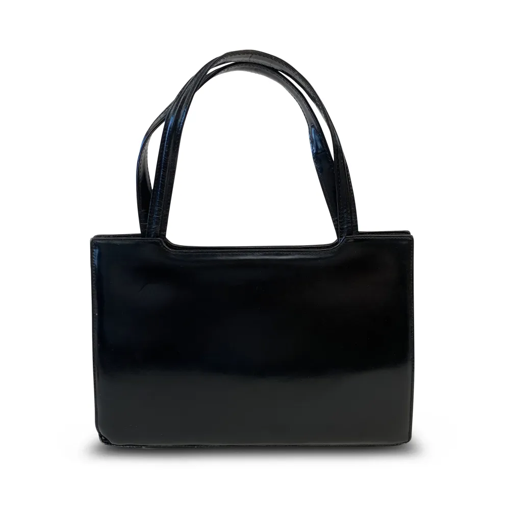 50's Leather Handbag  -Black Leather -Excellent Condition -One Size  Measurements -Width: 27cm -Depth: 7cm -Height: 18cm. Väskor.