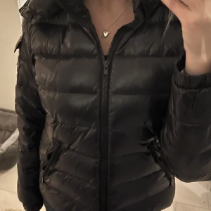 Moncler jacka - Skicka meddelande om fler bilder önskas🙌🏼