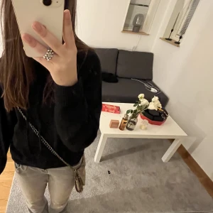 Väska - Väska som liknar Stella McCartney / tiamo 👌köpt second hand för 200kr säljer för 90+ frakt🙏