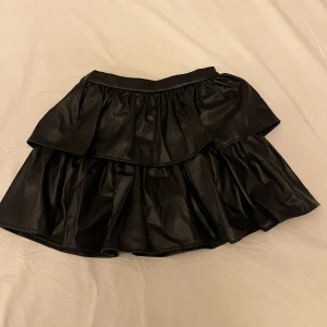 Skinn kjol - Snygg skinn kjol som jag säljer/byter pga den it kmr t användning❤️