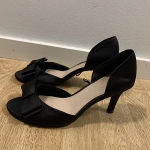Svarta klackar  - Säljer mina klackar som är  i bra skick 💗💗
