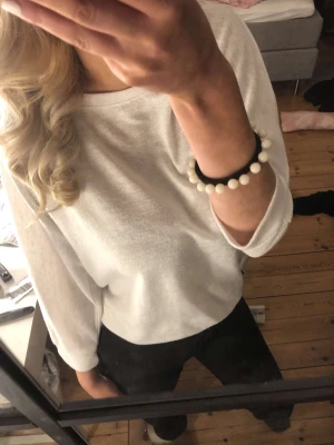 Vit stickad  - Jätte skön vit stickad tröja🤍