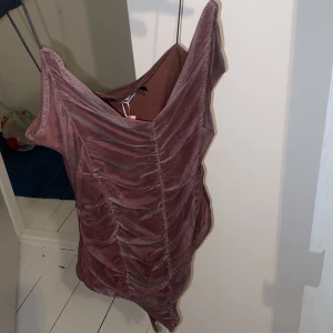 Brunt linne - Brun body med tunnare axelband. Aldrig använd och med lappen kvar!☺️