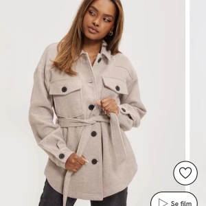 Kappa Nelly  - Säljer min kappa från Nelly storlek 34, superfin men kommer till användning💗köparen står för frakten