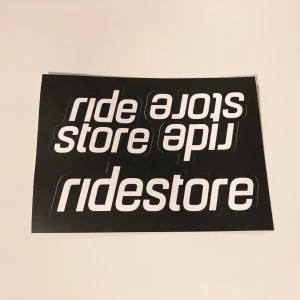 Ridestore klistermärken  - 3st klistermärken från Ridestore. Frakt på 15kr tillkommer.  Betalningen sker via Swish 