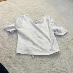 croptop - fin vit croptop, använd 1 gång