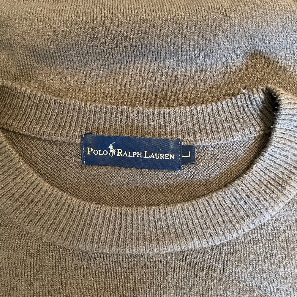 Polo Ralph Lauren storlek L, men väldigt liten passar S Urtvättad, nopprig. Tröjor & Koftor.