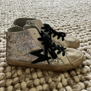 Le temps des cerises skor strl.37 - Säljer mina jättesnygga le temps des cerises skor!!💘💘 Bra skick, köpta för några månader sedan och använt fåtal gånger🙌