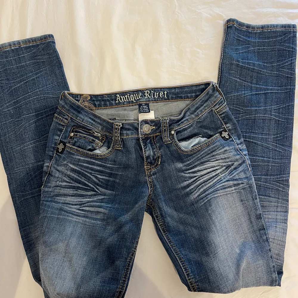 Coola jeans från secondhand i Polen😍😍💕💕 strechifa och sköna! passar xs . Jeans & Byxor.