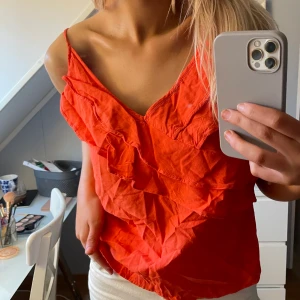 Linne - Gulligt Linne med volang. Skriv för fler bilder. Kan skicka spårbart 🥰