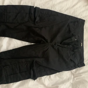 Cargo byxor - Sköna o fina byxor från bikbok, använt Max 3 gånger💕 i priset ingår frakt🤩
