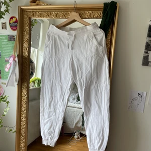 Vita mjukisbyxor  - Använda en gång, inga fläckar eller liknande 