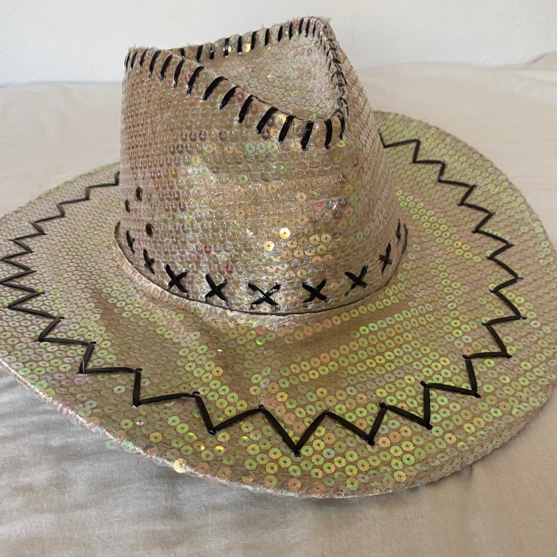 cowboyhatt med paljetter - 91