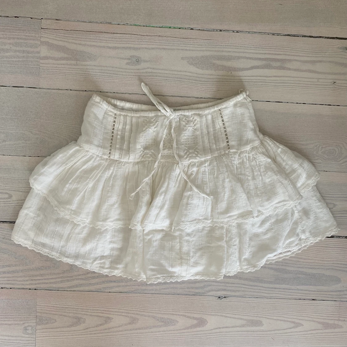 Slutsåld Volangkjol Pull and Bear - 90