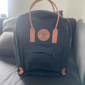 Kånken ryggsäck  - Säljer min kånken väska då jag aldrig använder den. Använd fåtal gånger! 