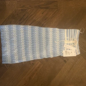 Helt oanvänd klänning från Bershka  - Säljer denna klänning då jag glömde skicka tillbaka den! Helt oanvänd! ❤️❤️