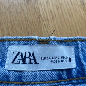 Jeans  - Jätte fina zara jeans som är för långa på mig som är 1,65❤️