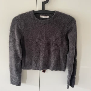 Lurvig tröja, Pull & Bear - Supermysig lurvig grå tröja från Pull & Bear. Använd fåtal gånger.