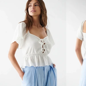 Topp från Gina tricot - Helt ny gullig sommartopp från Gina tricot, aldrig använd. Storlek S 